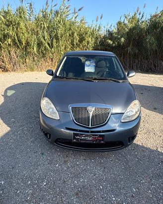 Lancia Ypsilon 1.3 MJT 75 CV Platino