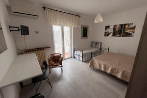 Camera Grande con bagno e balcone