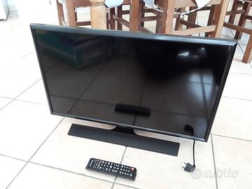 tv Samsung sottile e con telecomando 