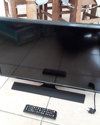 tv Samsung sottile e con telecomando 