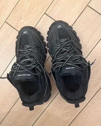 balenciaga track