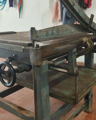 SCRIVANIA INDUSTRIAL  TAGLIACARTA 