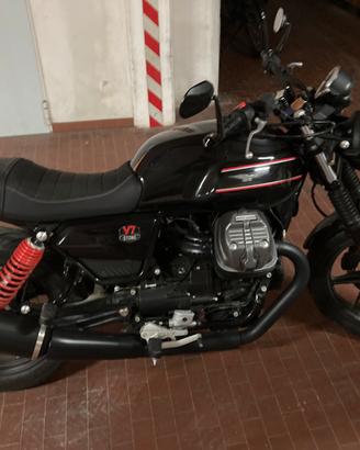 Moto Guzzi v7 stone special edition