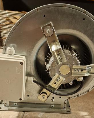 Ventilatore/Ventola per aspirazione fumi cappa.