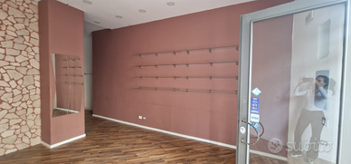 Luminosa bottega 40mq , viale v veneto 9