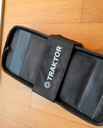 Custodia x TRAKTOR kontrol
