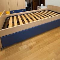 Cameretta tripla con letti e scaletta