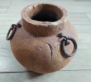 Antico vaso in terracotta