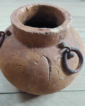 Antico vaso in terracotta