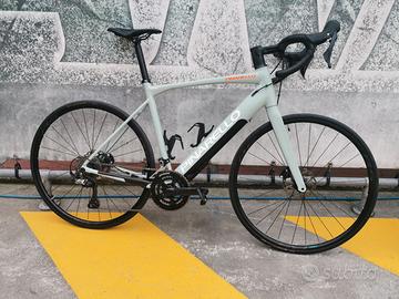 E-bike Pinarello Grinta bicicletta elettrica corsa