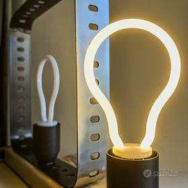 Coppia di lampade artigianali in acciaio e legno