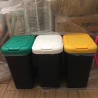 Contenitori in plastica per raccolta differenziata