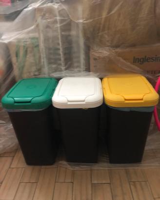 Contenitori in plastica per raccolta differenziata