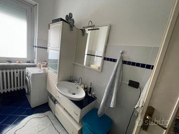 Bagno, sala, tavolo, cameretta 