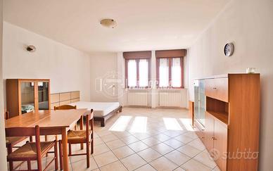 CONFORT E STILE IN UN ACCOGLIENTE OPEN SPACE IN CE