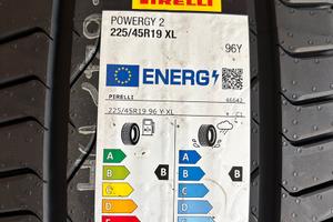 225/45R19 Pirelli Gomme Nuove 225/45 R19