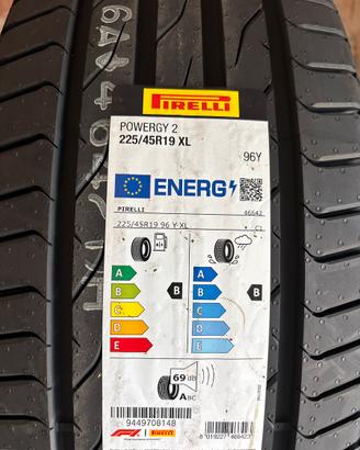 225/45R19 Pirelli Gomme Nuove 225/45 R19