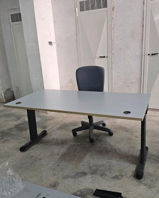 Scrivania da ufficio 160x80 cm con passacavi e str