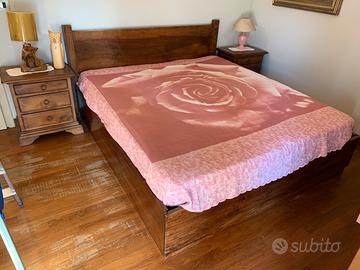 Mobili camera da letto matrimoniale.