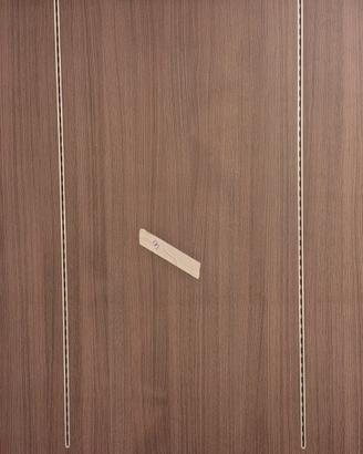 Pannello a muro con mensole 