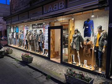 Locale commerciale negozio a Teano