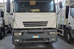 Camion Iveco compattatore rifiuti Euro 5
