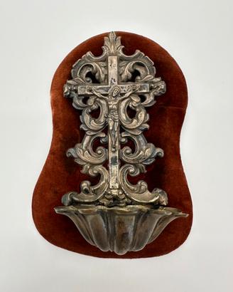 Acquasantiera in argento Cristo crocifisso antica