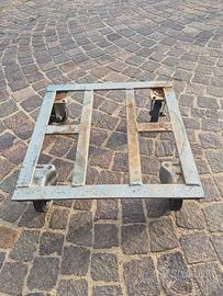 Carrello per vasi da fiori