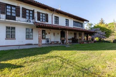 Villa di 424 m² con più di 5 locali e box auto dop