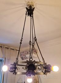 Lampadario antico in ferro battuto