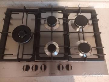 Piano cucina, fornelli, frigo, cappa