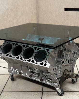 Tavolo d’arredo ricavato da motore Mercedes AMG V8