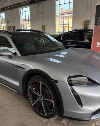 Porsche Taycan 4 Cross Turismo
