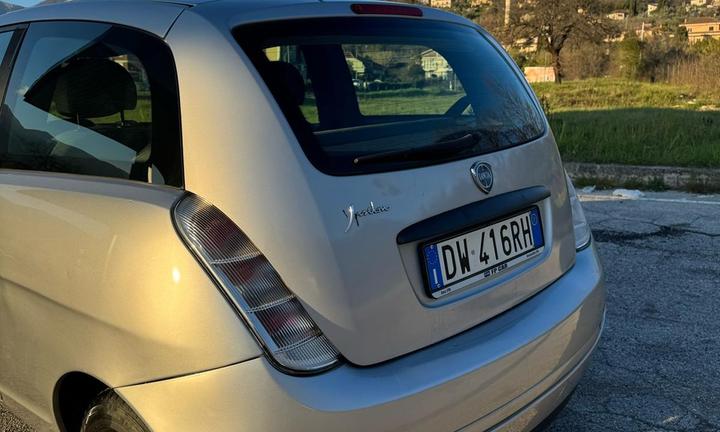 Lancia y 1.2 benzina