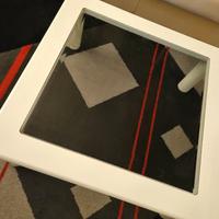 Tavolino da salotto con struttura in legno bianco 