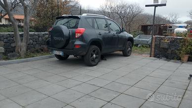 Toyota Rav 4 del 2006 con 136 cv