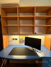 Cameretta ragazzi attrezzata con scrivania