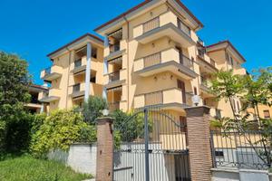 In zona centrale appartamento uso ufficio