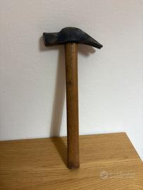 Antico martello manico legno testa marchiata 500 g