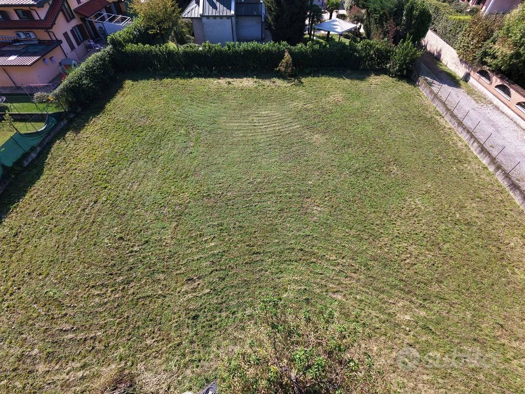 Terreno di 750 m² a Misinto - Vista 2
