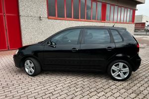 Volkswagen Polo 5p 1.4 Sportline 80cv.Neopatentati
