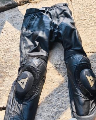 pantaloni moto dainese