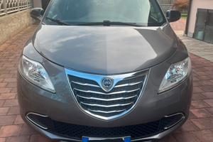Lancia y