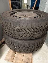 4 cerchi in ferro con gomme invernali