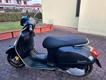 Vespa GTS super tech