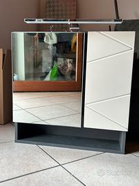 Mobiletto bagno con luce led incorporata