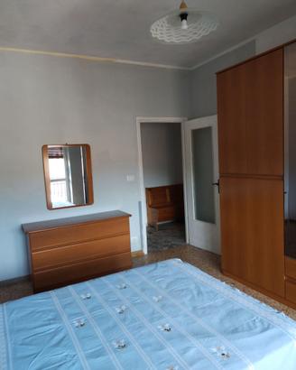 camera da letto, mobiletto porta televisione