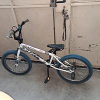 bicicletta  BMX 