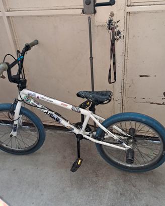 bicicletta  BMX 
