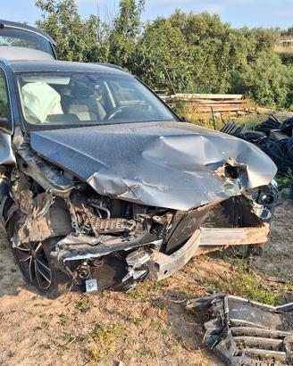 audi q3 incidentata 